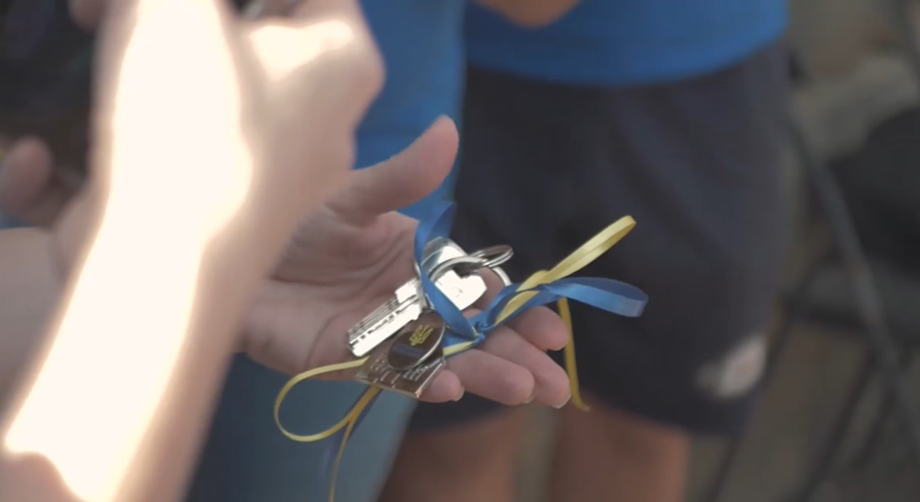 В США школьники собрали деньги на модульные дома для украинцев, и приехали в Макаров для установки