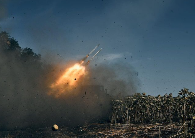 Арбузы под защитой ВСУ: сеть восхитили зрелищные кадры работы арты по позициям врага