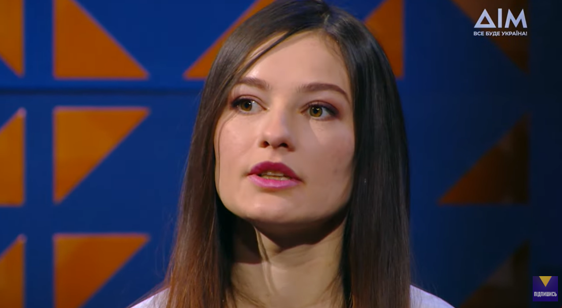 7-річна українка купила для воїнів ЗСУ 4 авто, дрони і Starlink, роблячи віночки (відео і фото)