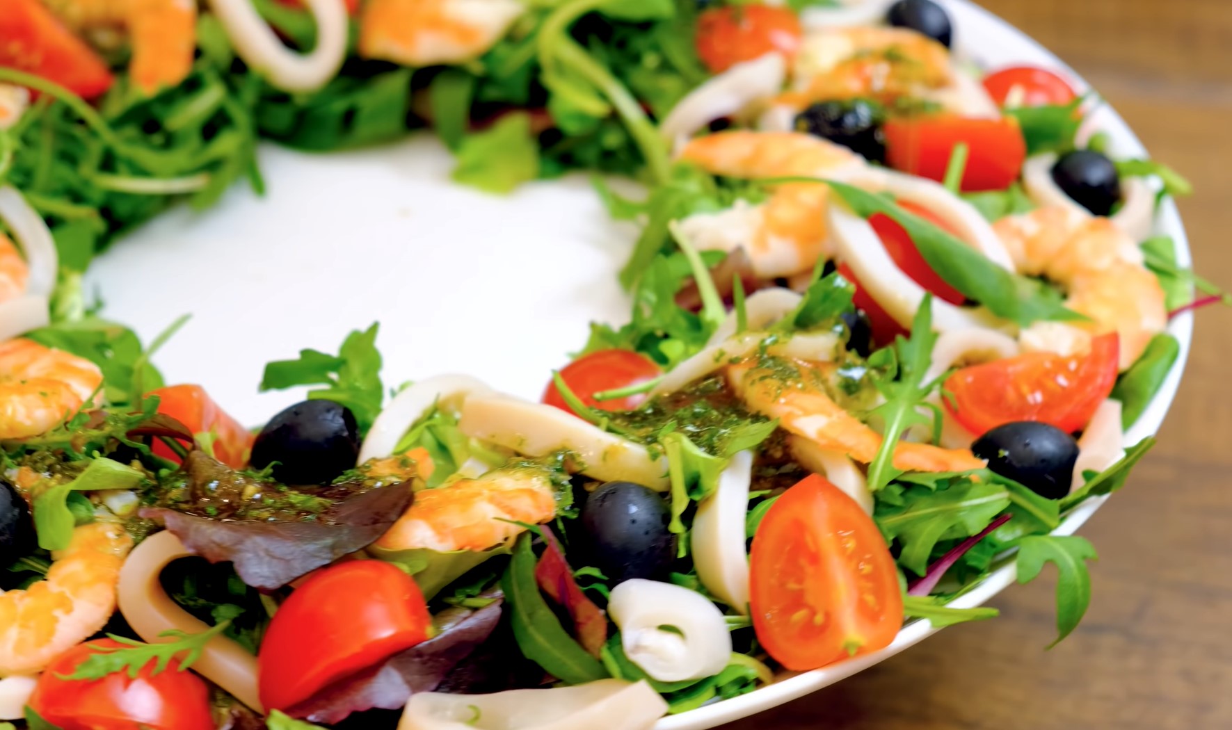 Три простих і швидких салати на Новий рік, які порадують "королівським" смаком