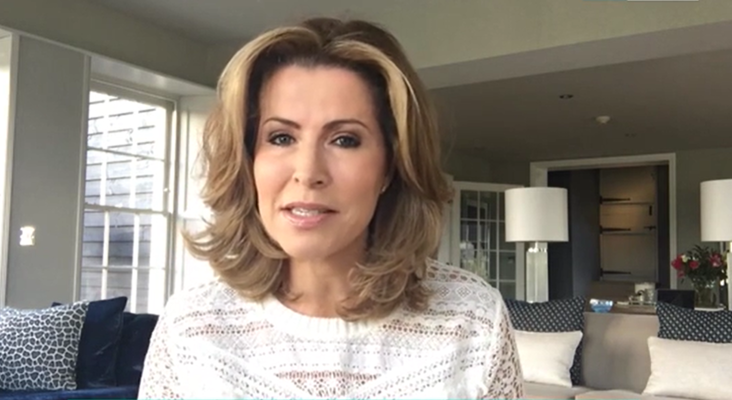 "У них була лише маленька валіза": британська ТБ-зірка приютила сім'ю з України