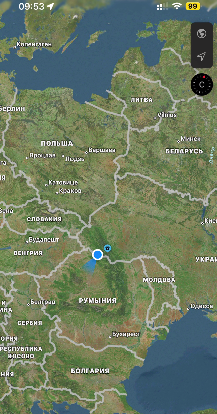 Відомий український блогер втік горами з України. Перед цим він отримав повістку