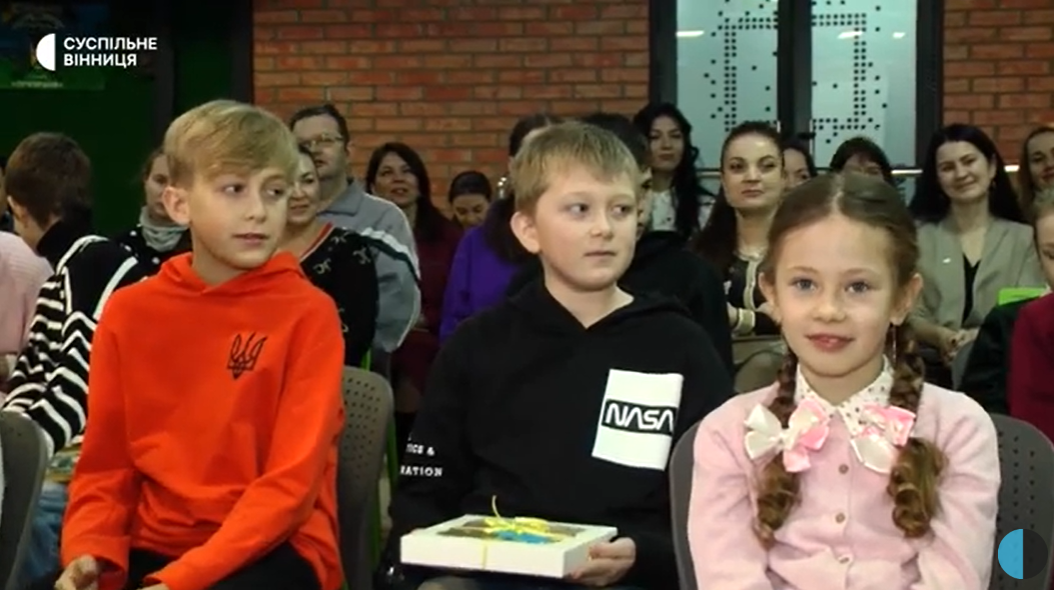 У Вінниці діти зібрали для армії понад мільйон гривень: юних волонтерів нагородили (відео)