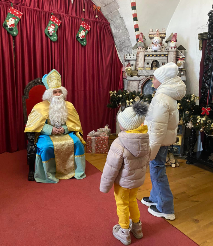 Резиденції святого Миколая відкрились в Україні. Куди повести дитину, щоб подарувати свято