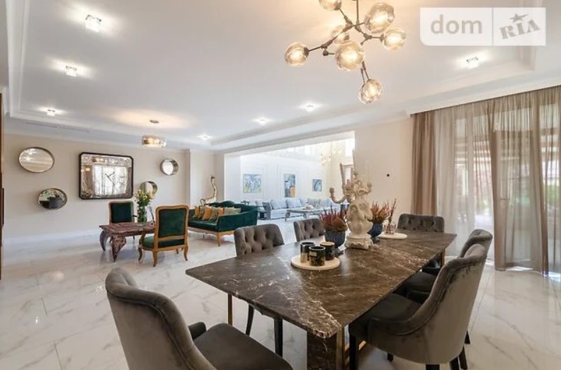 Аренда - почти 400 тысяч в месяц: фото дома, где все время прятался Медведчук