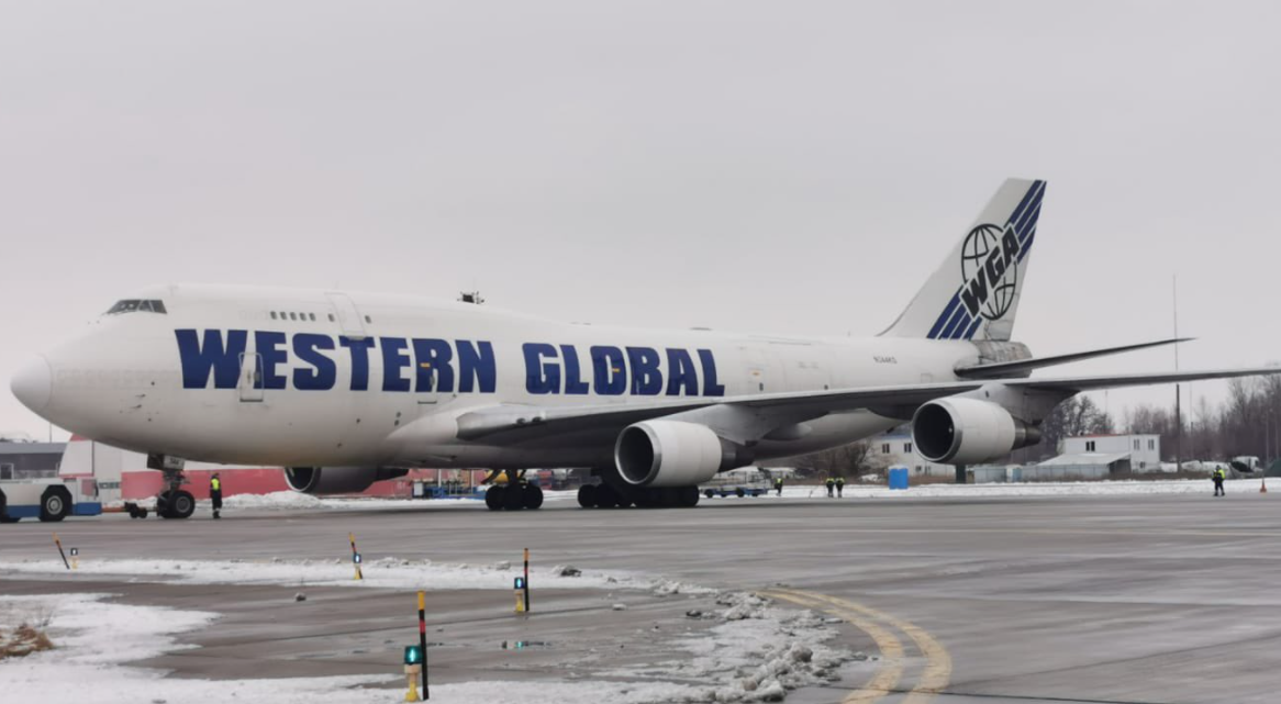 До України прибув сьомий літак військової допомоги від США