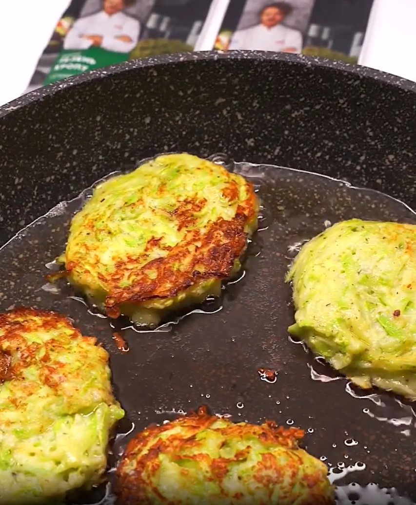 Смажимо швидкі кабачкові оладки: Клопотенко додав інгредієнт для вибухового смаку