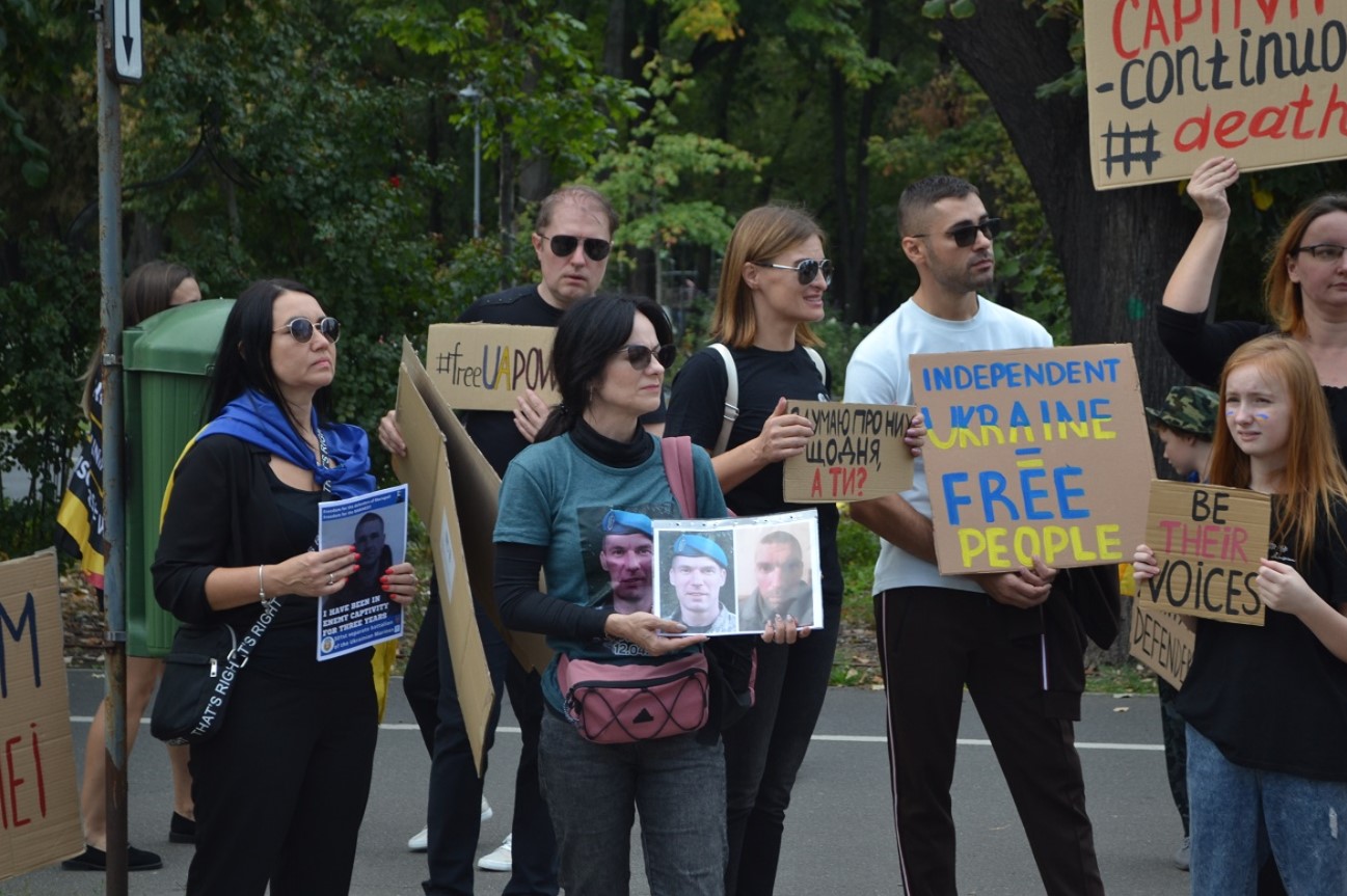 "Не маємо права мовчати": на мітингу в Бухаресті нагадали про жертв російського полону