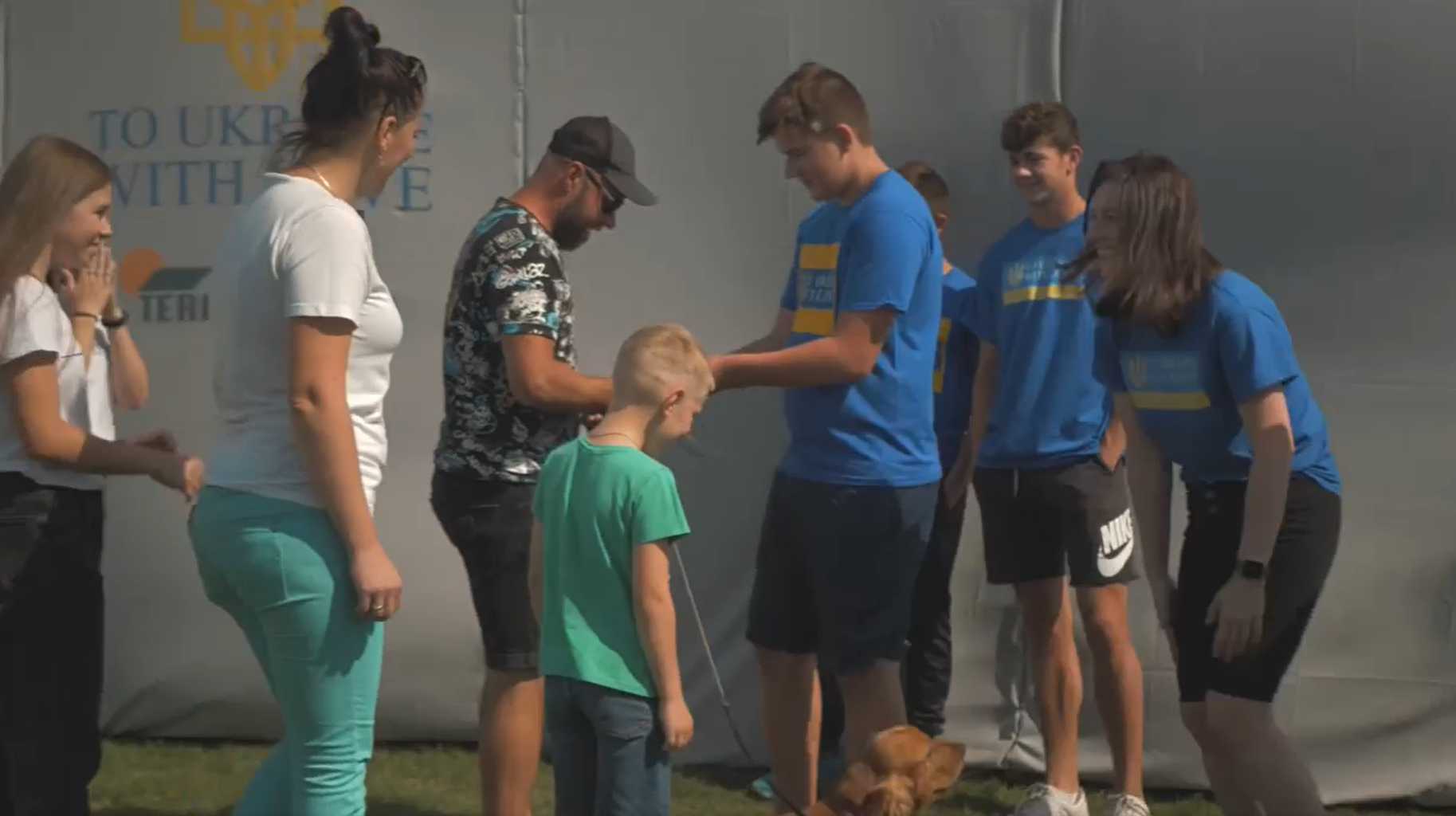 В США школьники собрали деньги на модульные дома для украинцев, и приехали в Макаров для установки