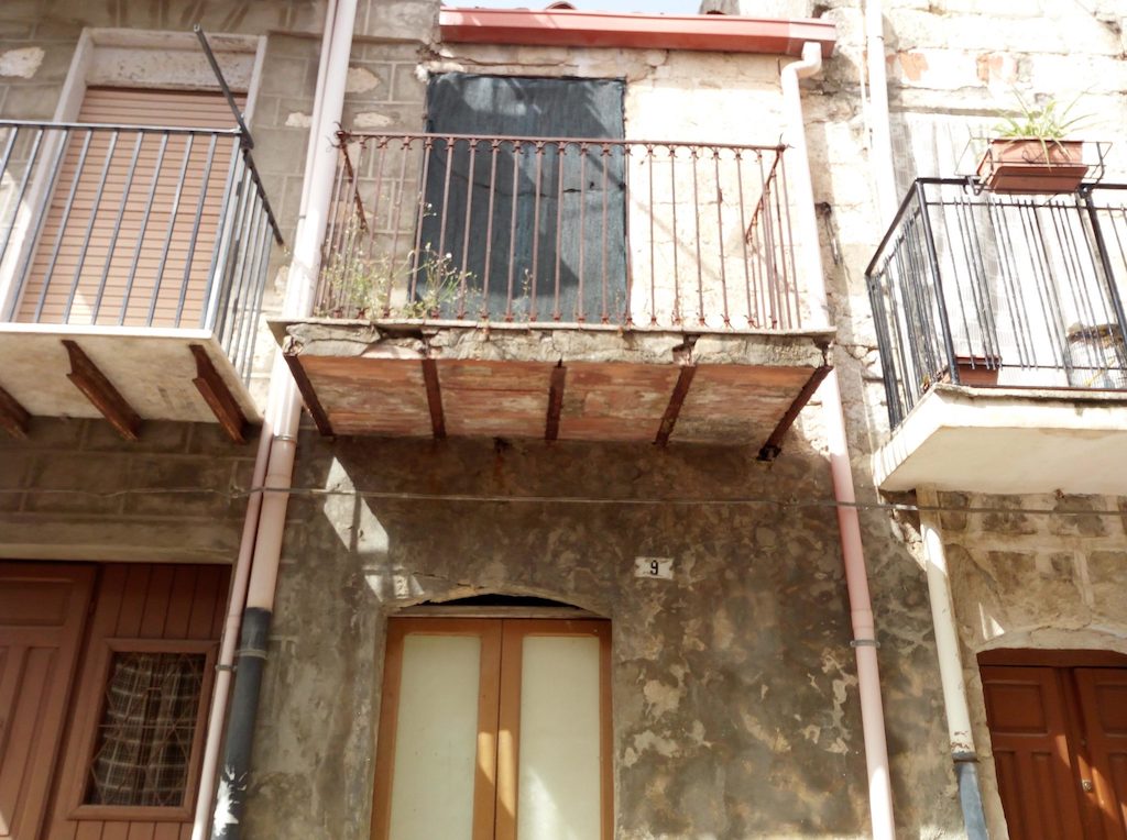 Дом за 1 евро. Как купить недвижимость в живописном регионе Италии