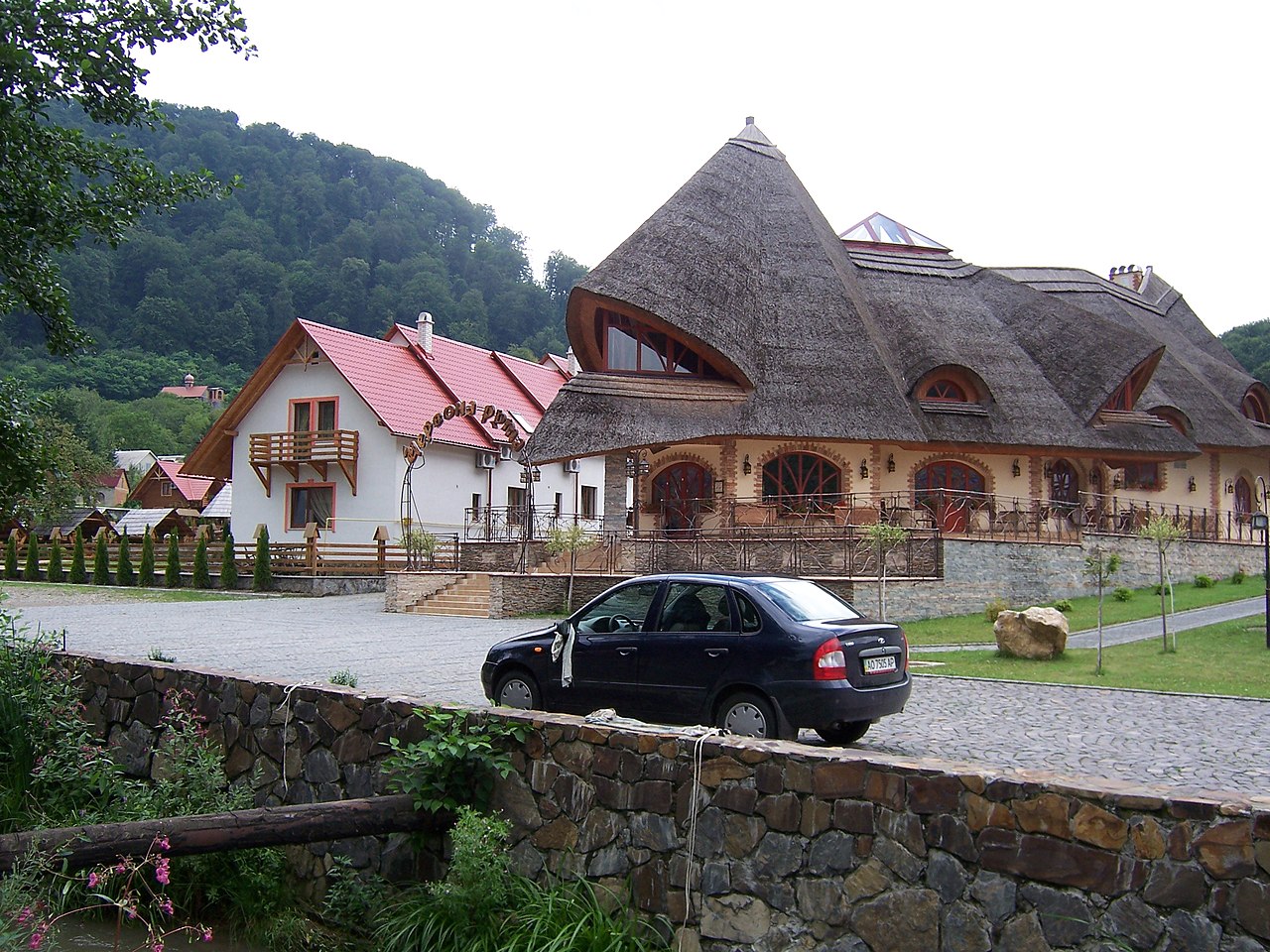 Механизмы 18 века. В Украине действует единственная водяная кузница по старинным традициям