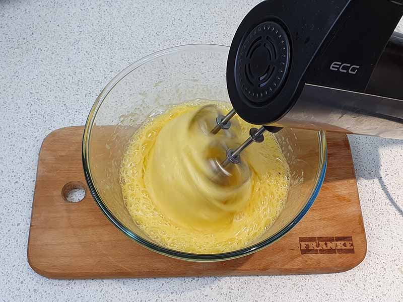 Клопотенко дал рецепт роскошной шарлотки с яблоками и секретным ингредиентом: готовим за 30 минут!