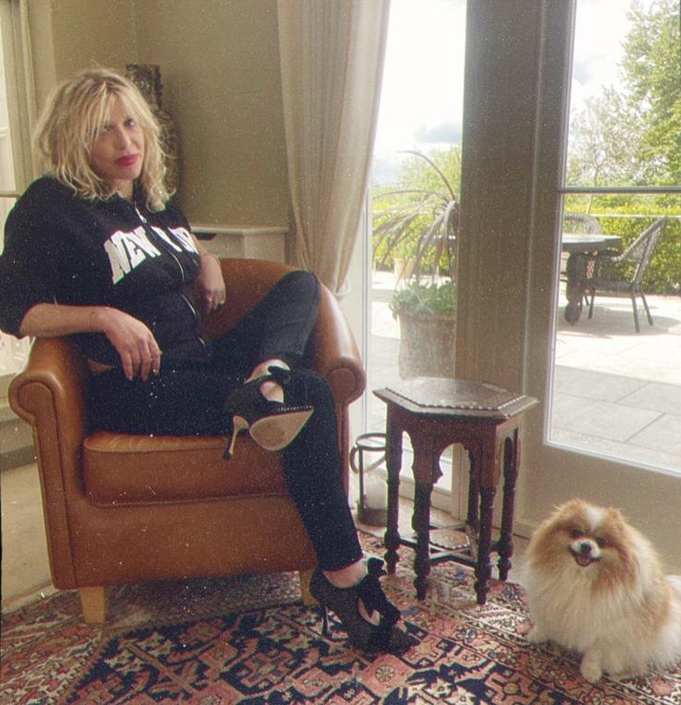 Покидають США? Хто з зірок Голлівуду оформив нове громадянство у 2025 році