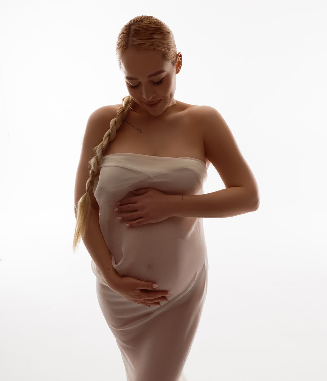 Переможниця "Холостяка" Інна Бєлєнь замилувала ніжними фото та подробицями вагітності