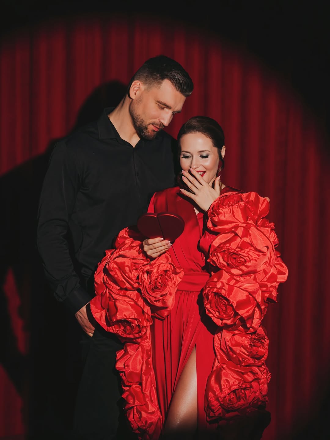 До Дня закоханих: Денисенко з'явилася в неочікуваному образі поруч з коханим (фото)