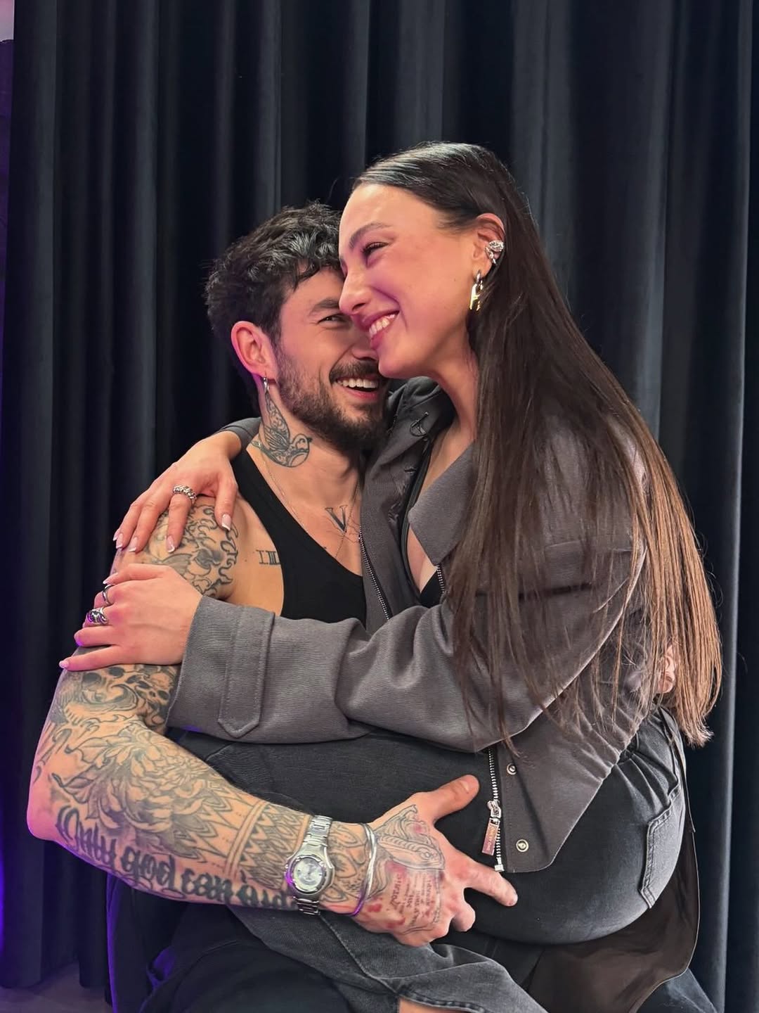 "Тепер офіційно". Фіналістка "Холостяка" підтвердила стосунки з відомим співаком (фото)