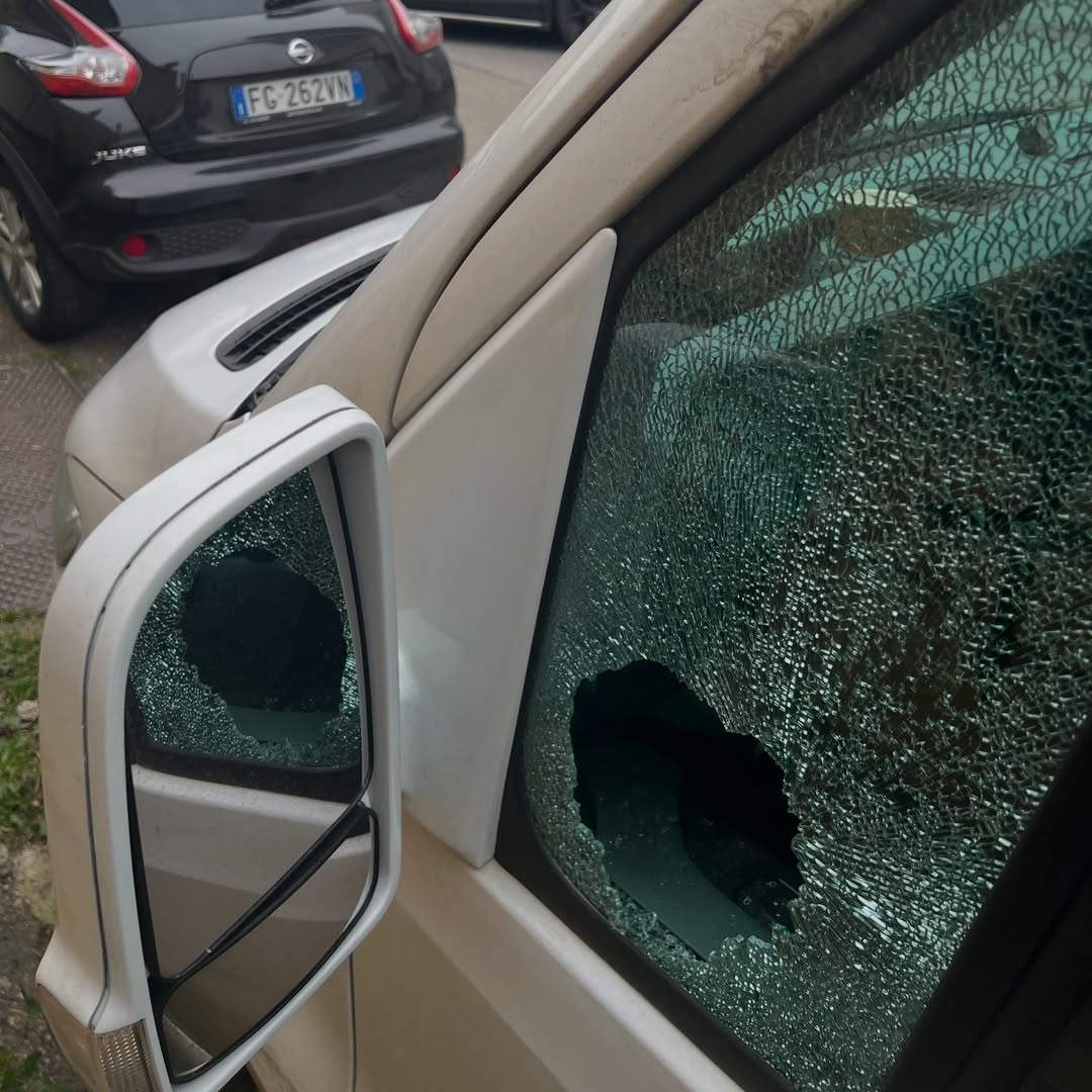 Розбили авто: Ірину Білик пограбували під час туру в Мілані (фото)