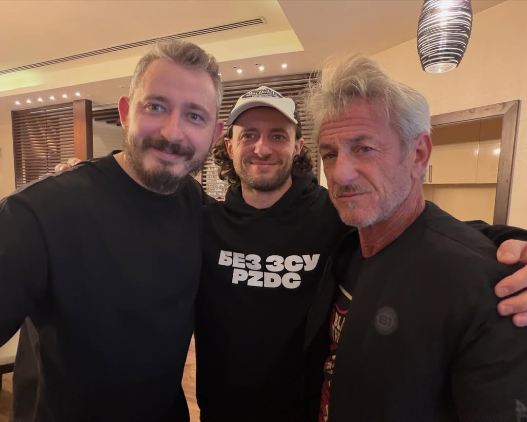 "Не остался без Оскара". Шон Пенн получил уникальный подарок в Украине (видео)