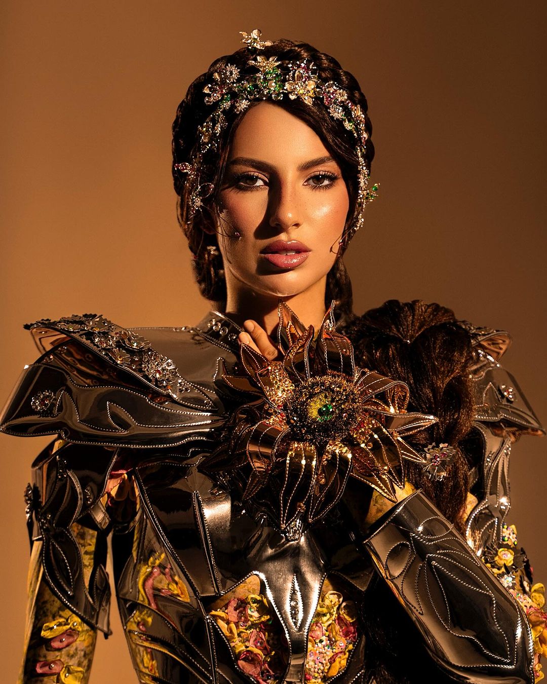 Захисні лати і броня: Аліна Пономаренко презентувала національний костюм для "Міс Всесвіт-2024"