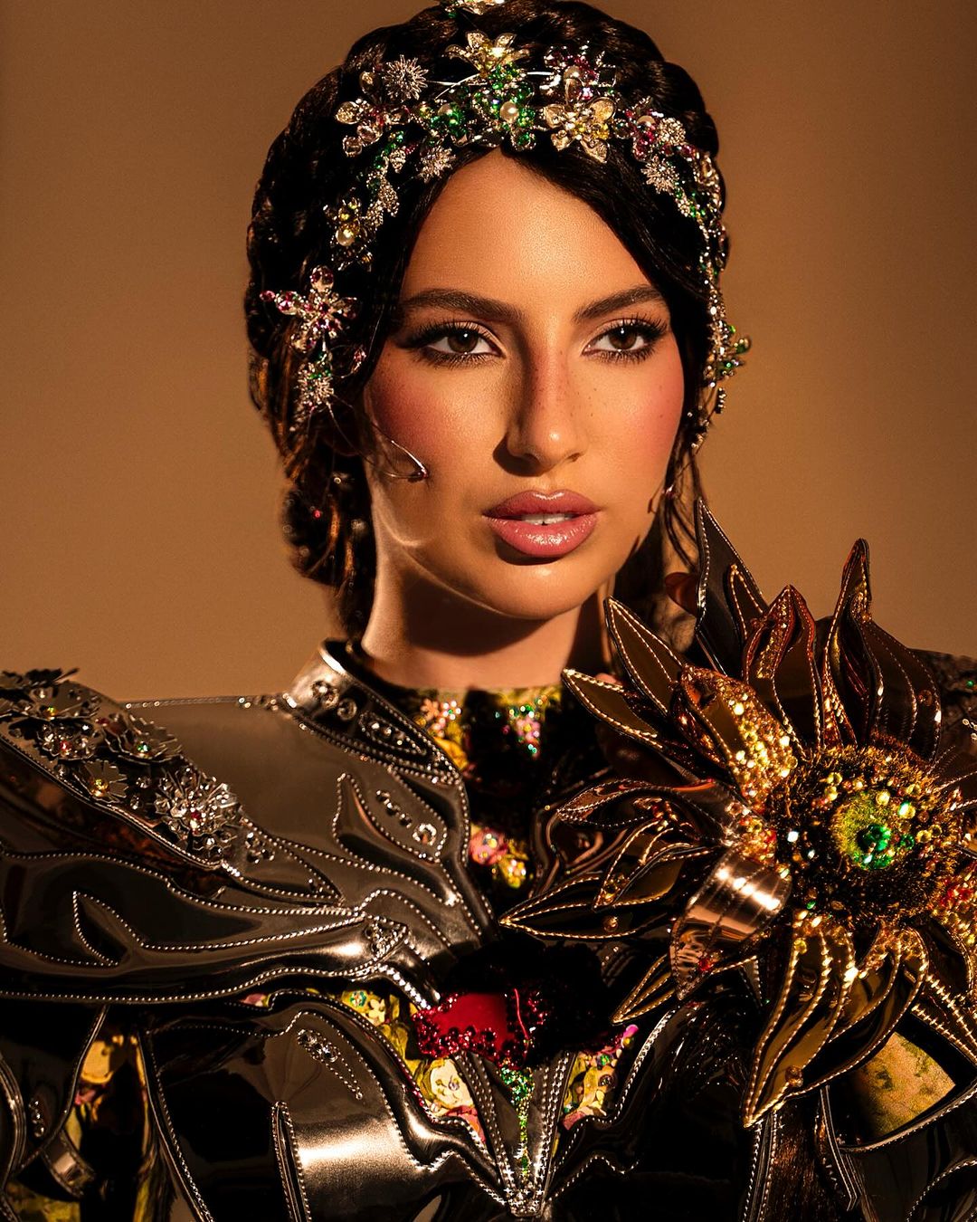 Захисні лати і броня: Аліна Пономаренко презентувала національний костюм для "Міс Всесвіт-2024"