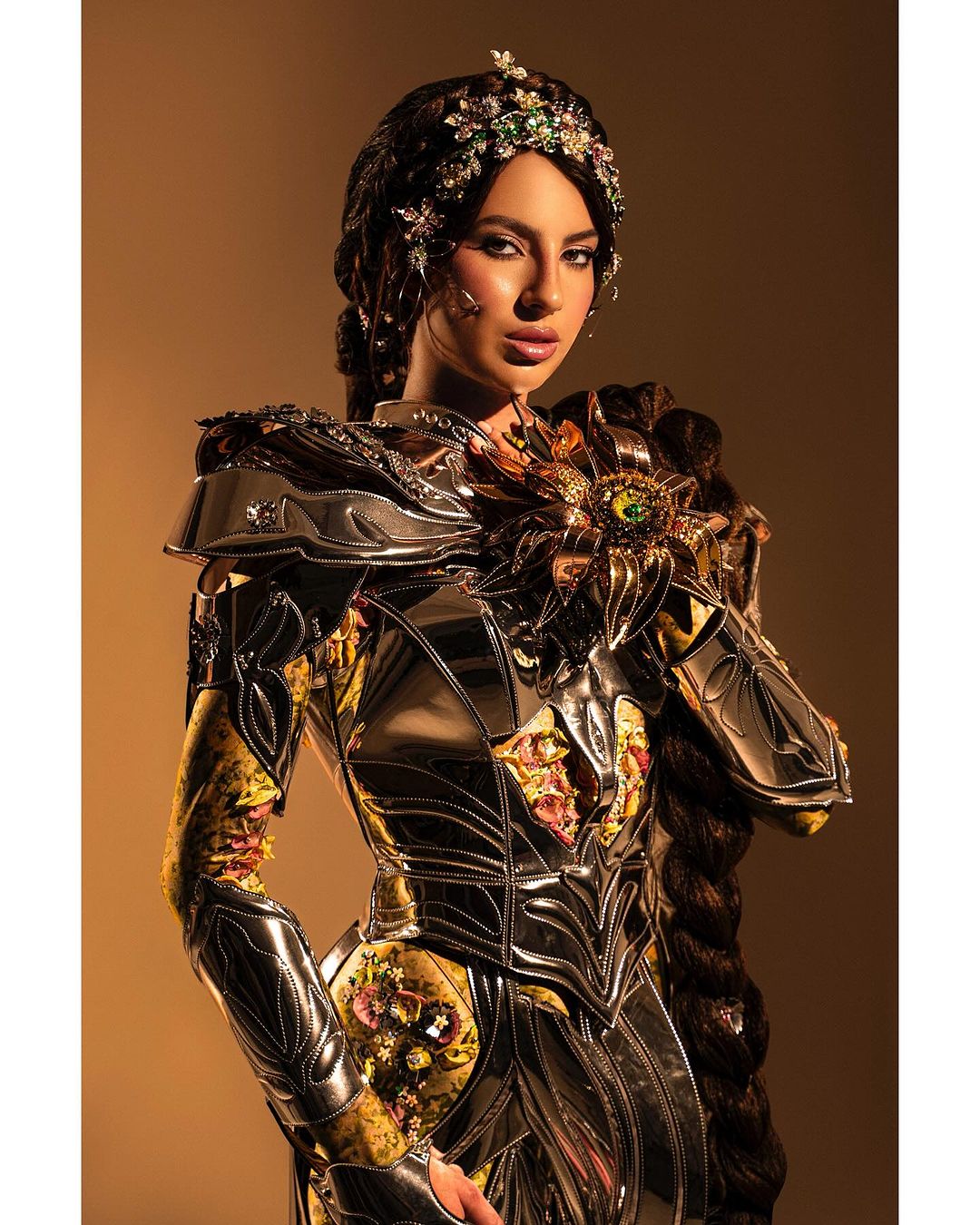 Захисні лати і броня: Аліна Пономаренко презентувала національний костюм для "Міс Всесвіт-2024"