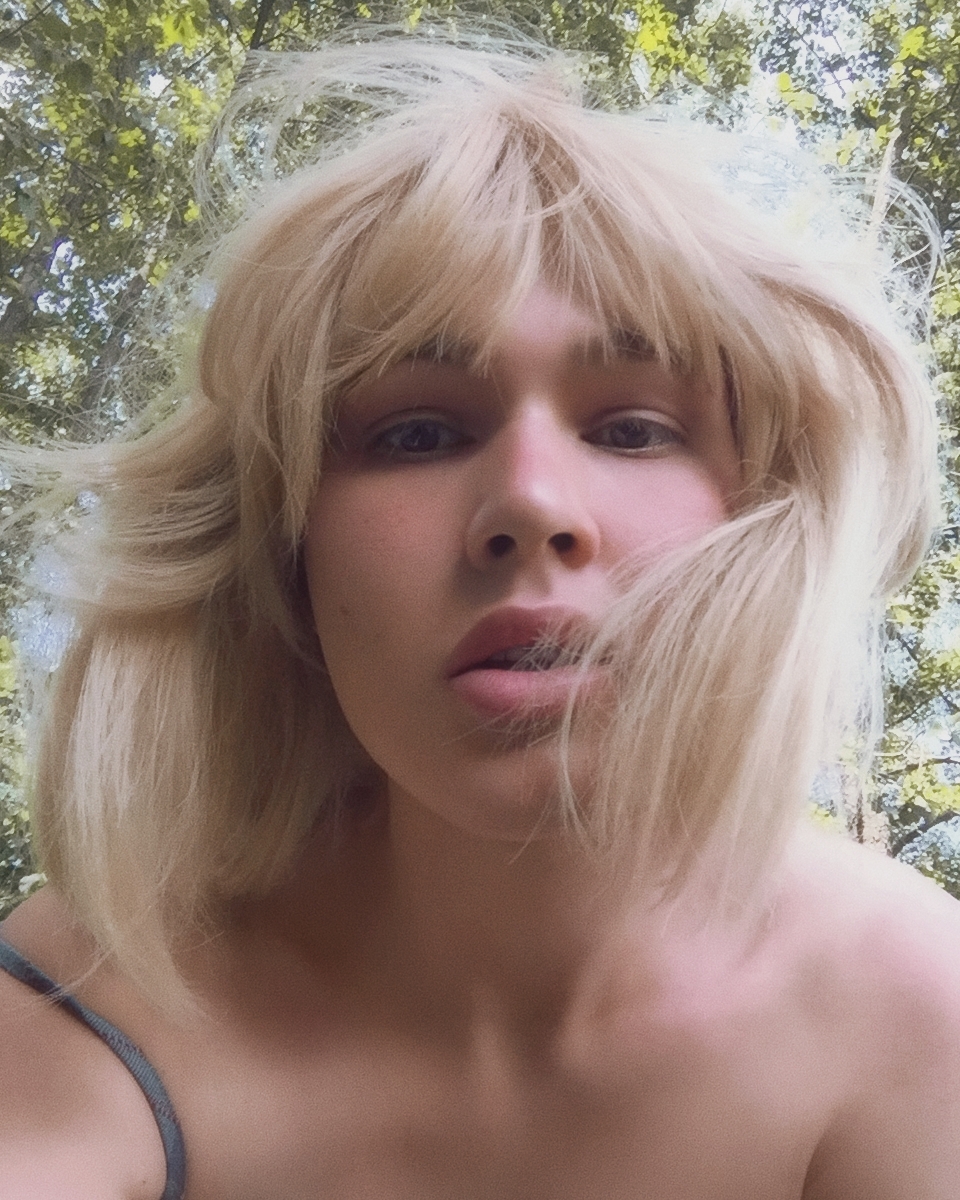 Де зараз співачка Зіанджа, яка втекла з України через Дунай і зникла з соцмереж