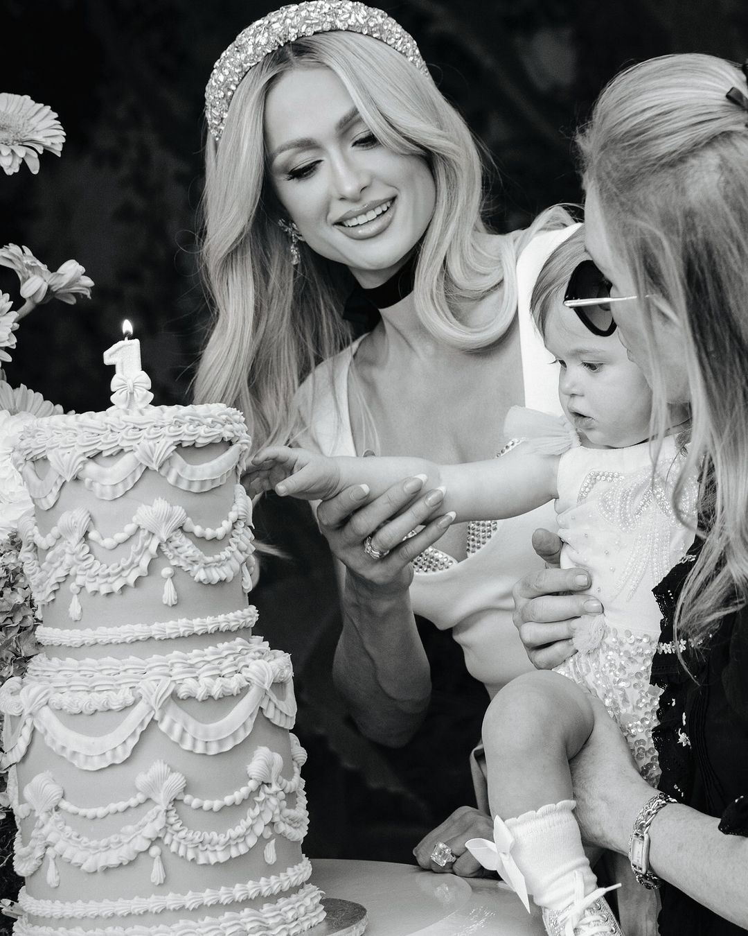 "Весь мой мир": Пэрис Хилтон растрогала сеть семейными кадрами с детьми