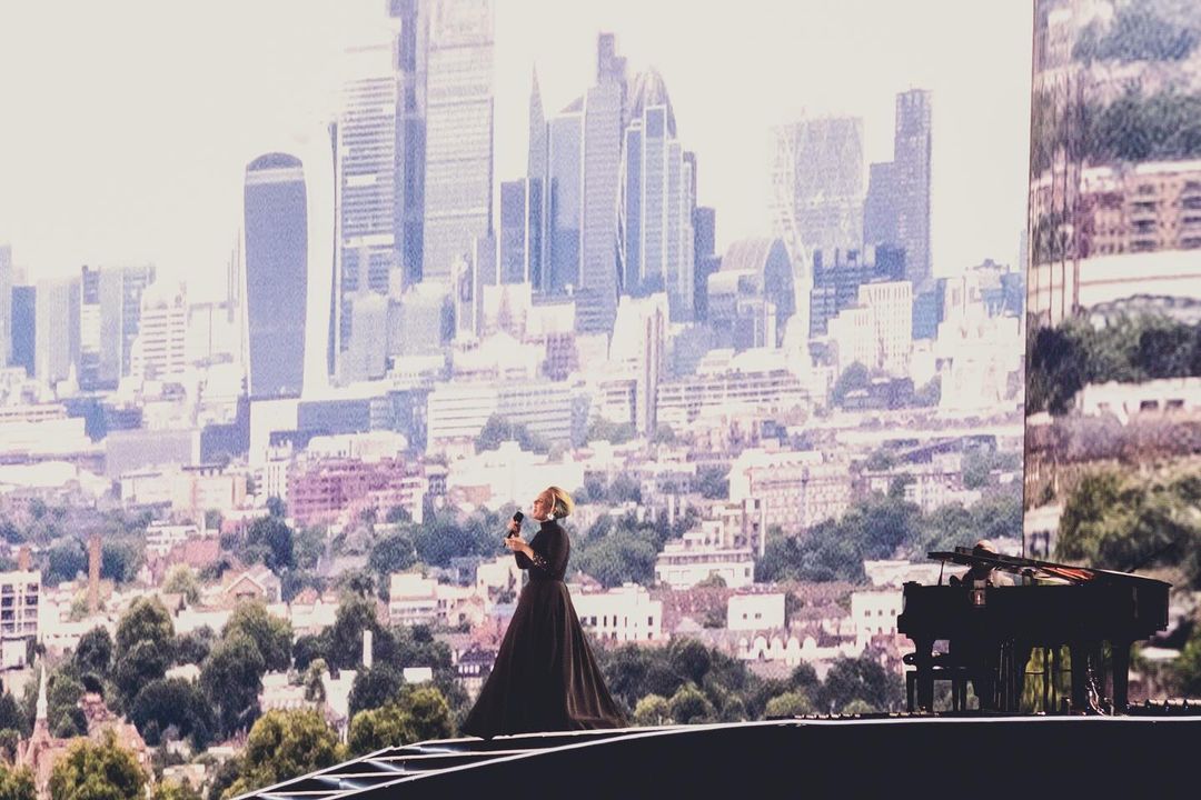 Адель серйозно захворіла й поскаржилася на жахливий біль: "Це гірше за пологи"