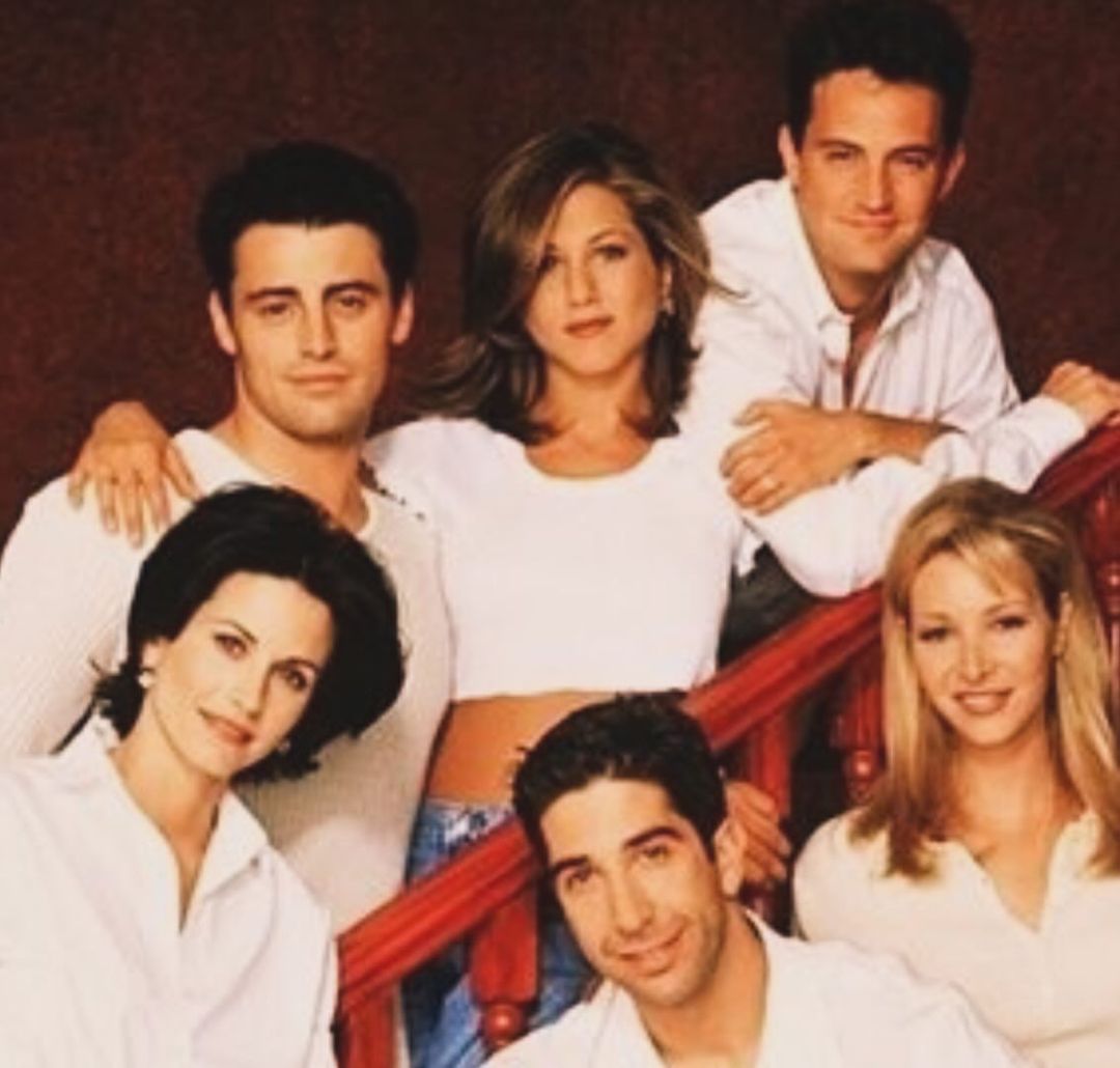 Год без Мэттью Перри: актеры из сериала "Друзья" почтили его память трогательными воспоминаниями