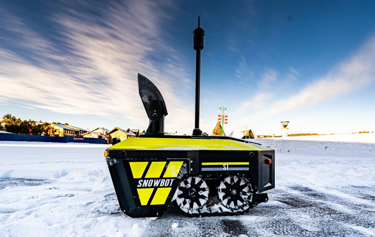 Заменит человека с лопатой: представлен автономный снегоуборщик Snowbol