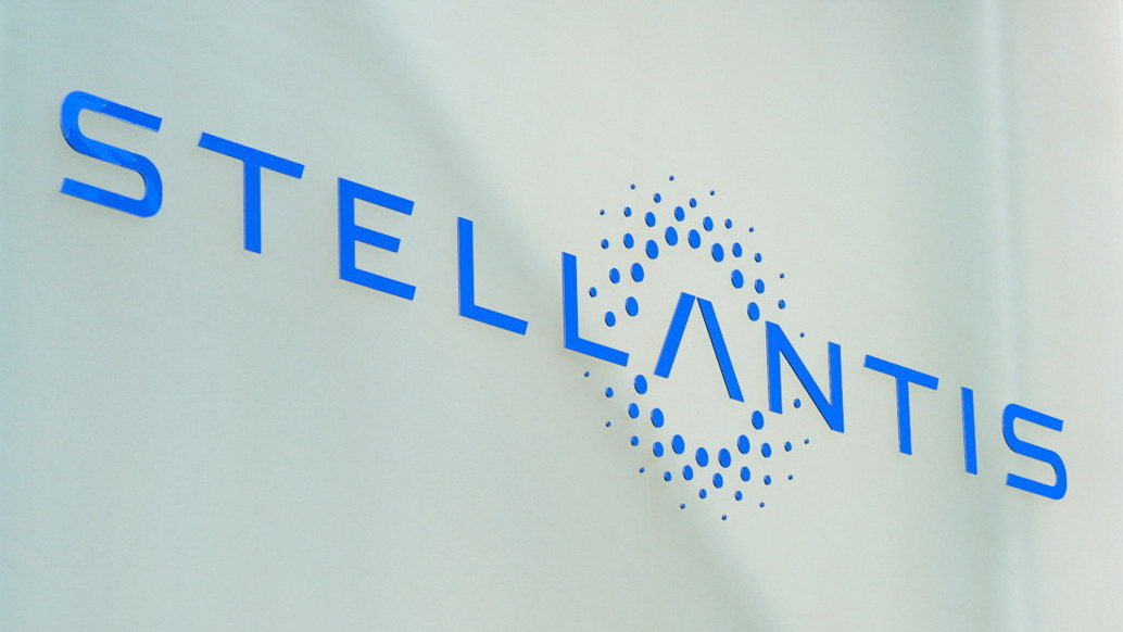 Принуждение к электрификации: глава Stellantis против резкого перехода на электромобили