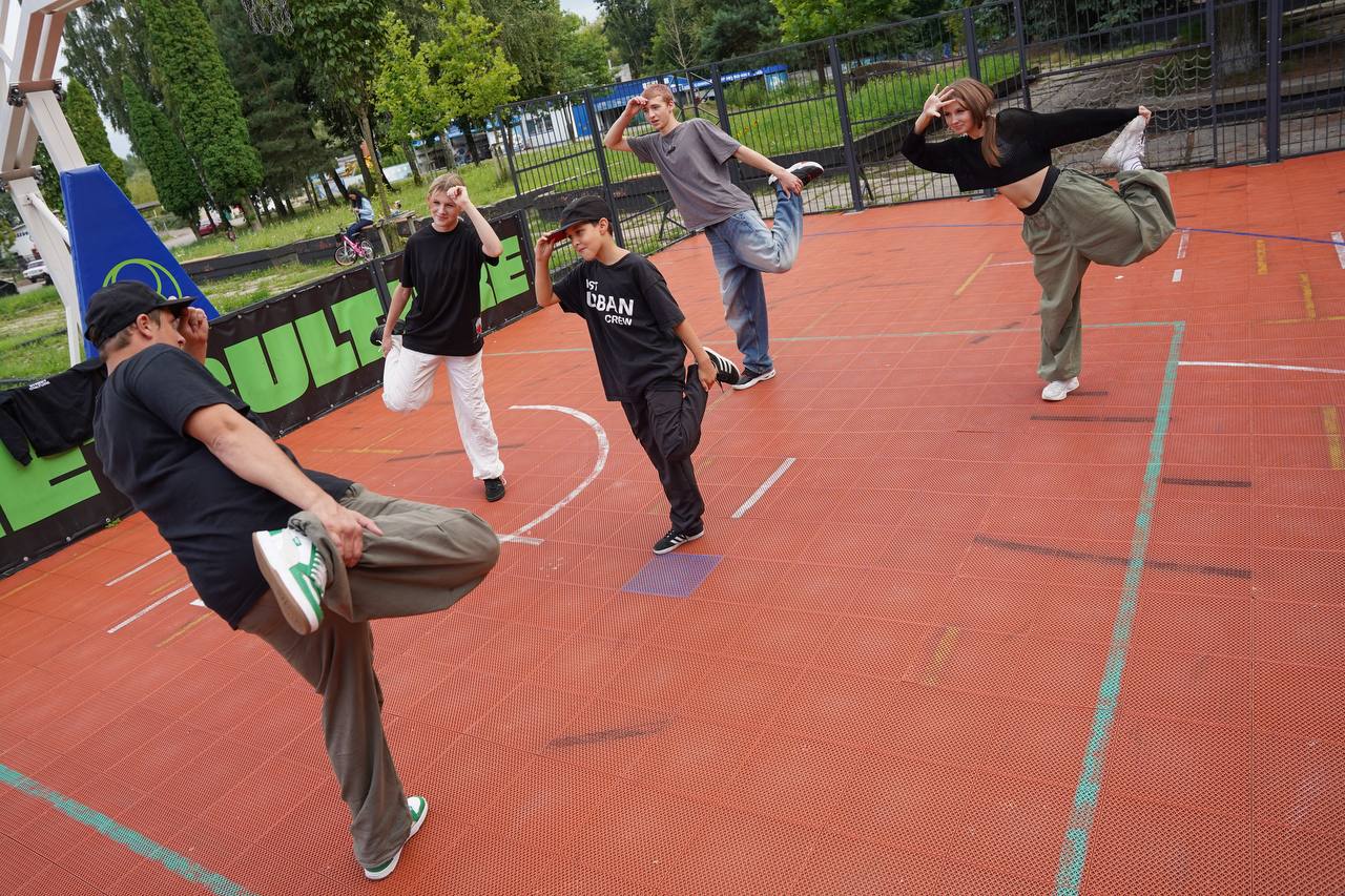 Безкоштовні заняття зі стрітфутболу, брейкінгу та стрітденсу для дітей у Львові: де і як тренуватися