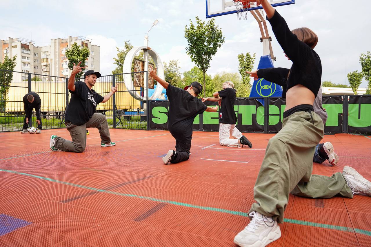 Безкоштовні заняття зі стрітфутболу, брейкінгу та стрітденсу для дітей у Львові: де і як тренуватися