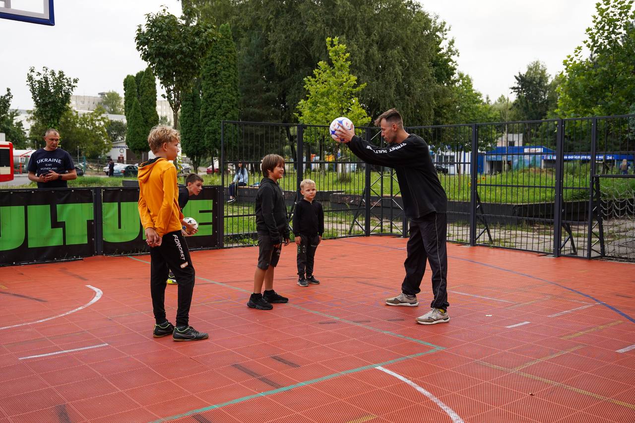 Безкоштовні заняття зі стрітфутболу, брейкінгу та стрітденсу для дітей у Львові: де і як тренуватися