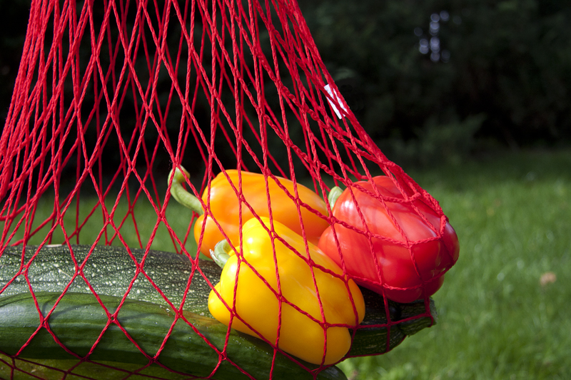 "Закон є закон": як у Дніпрі переживають заборону безкоштовних кульків (кумедні фото)