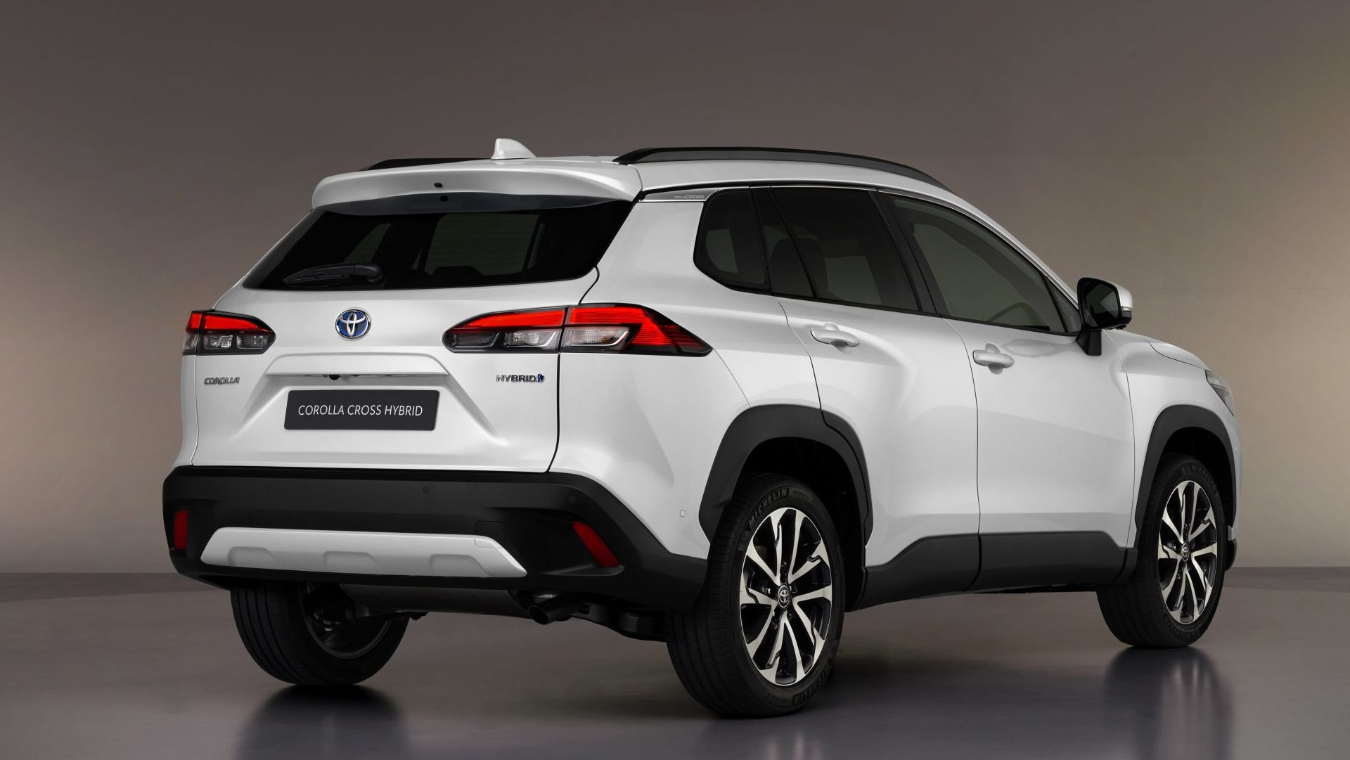 С гибридной установкой 5-го поколения: Toyota будет продавать в Украине еще один кроссовер