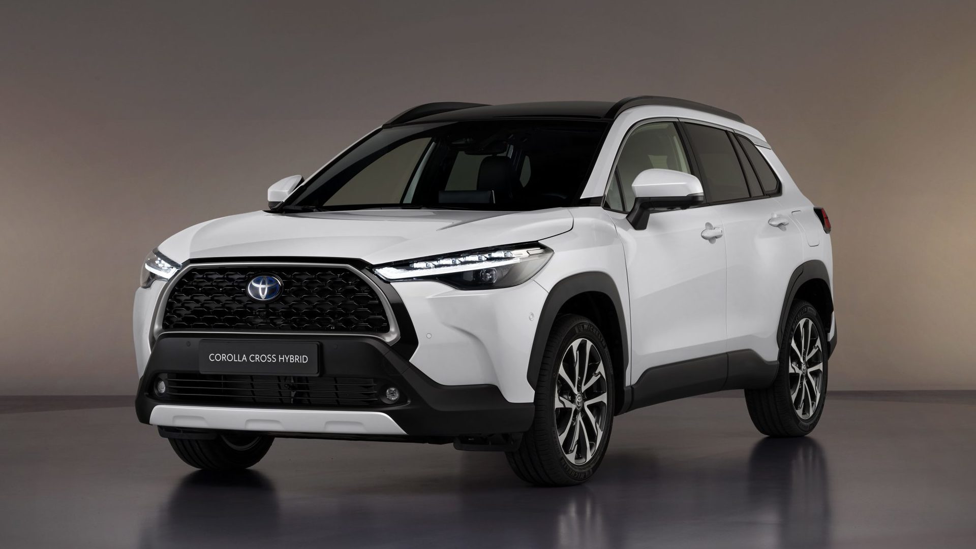 С гибридной установкой 5-го поколения: Toyota будет продавать в Украине еще один кроссовер