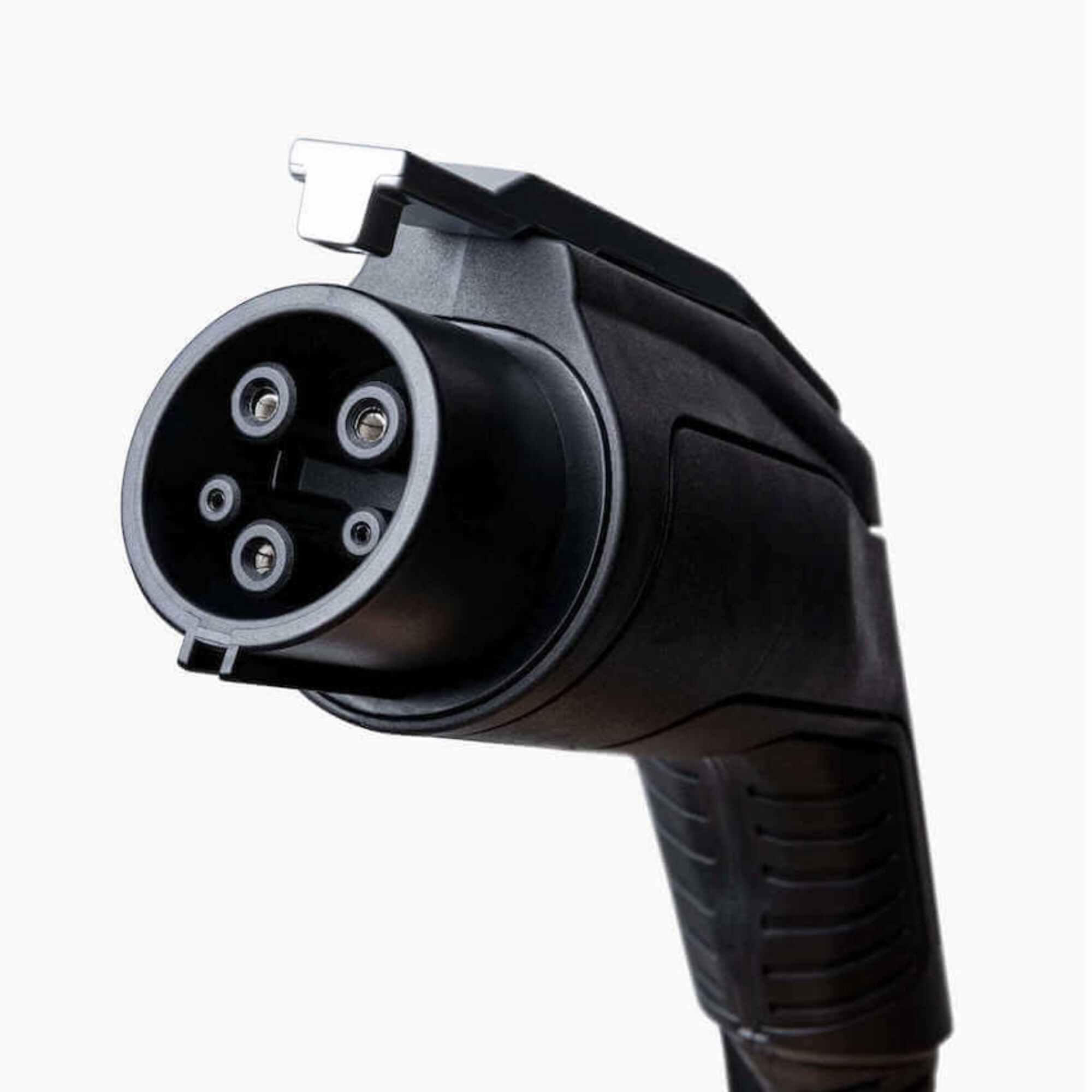 Tesla здалася: компанія показала універсальну зарядку для усіх електромобілів