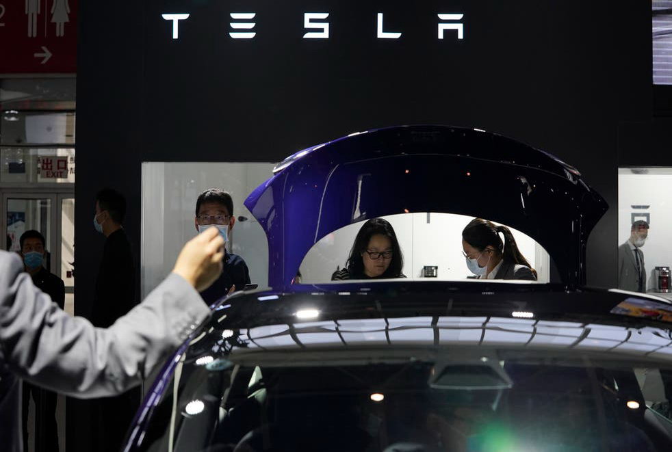 Лишние детали: Tesla тайно отгрузила клиентам десятки тысяч машин с урезанной электроникой