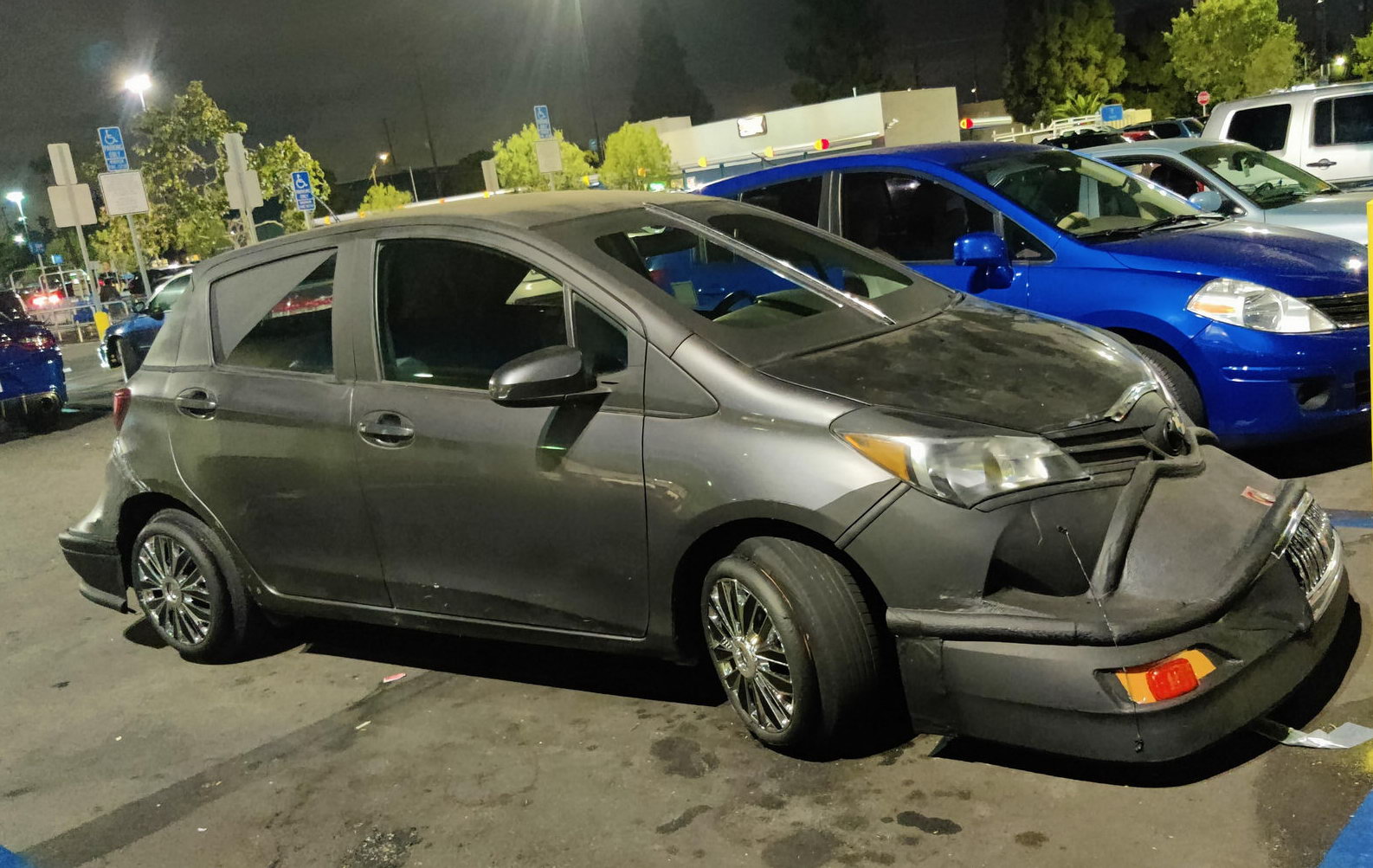 Бешеная Toyota с эмблемой BMW: монстр из "Безумного Макса" появился в Калифорнии