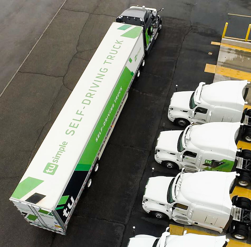 Впервые в мире: в США беспилотная фура проехала 130 км без какого-либо участия человека