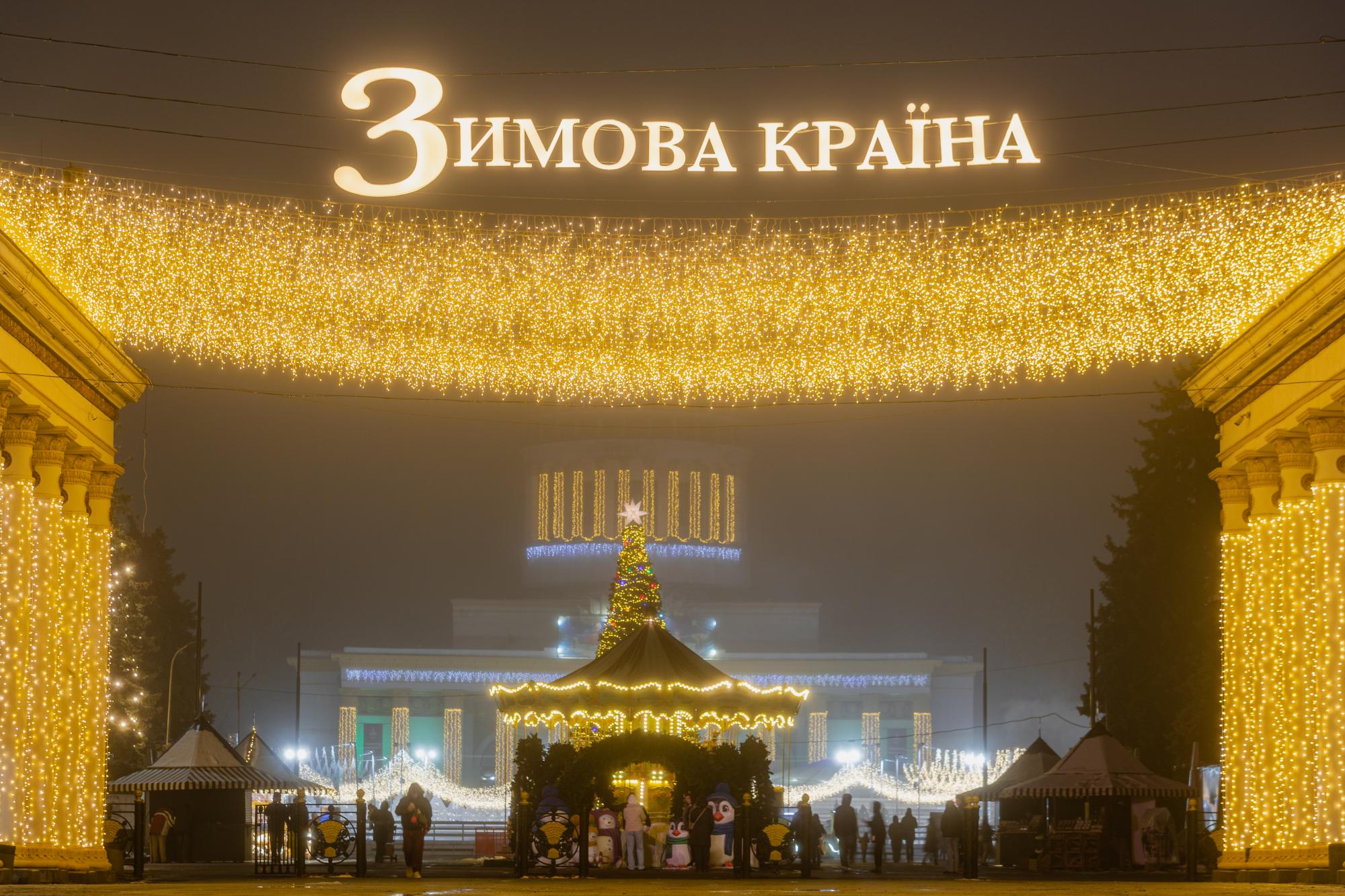 Ковзанка, ярмарок, резиденція Санти: найяскравіші локації на ВДНГ для всієї родини