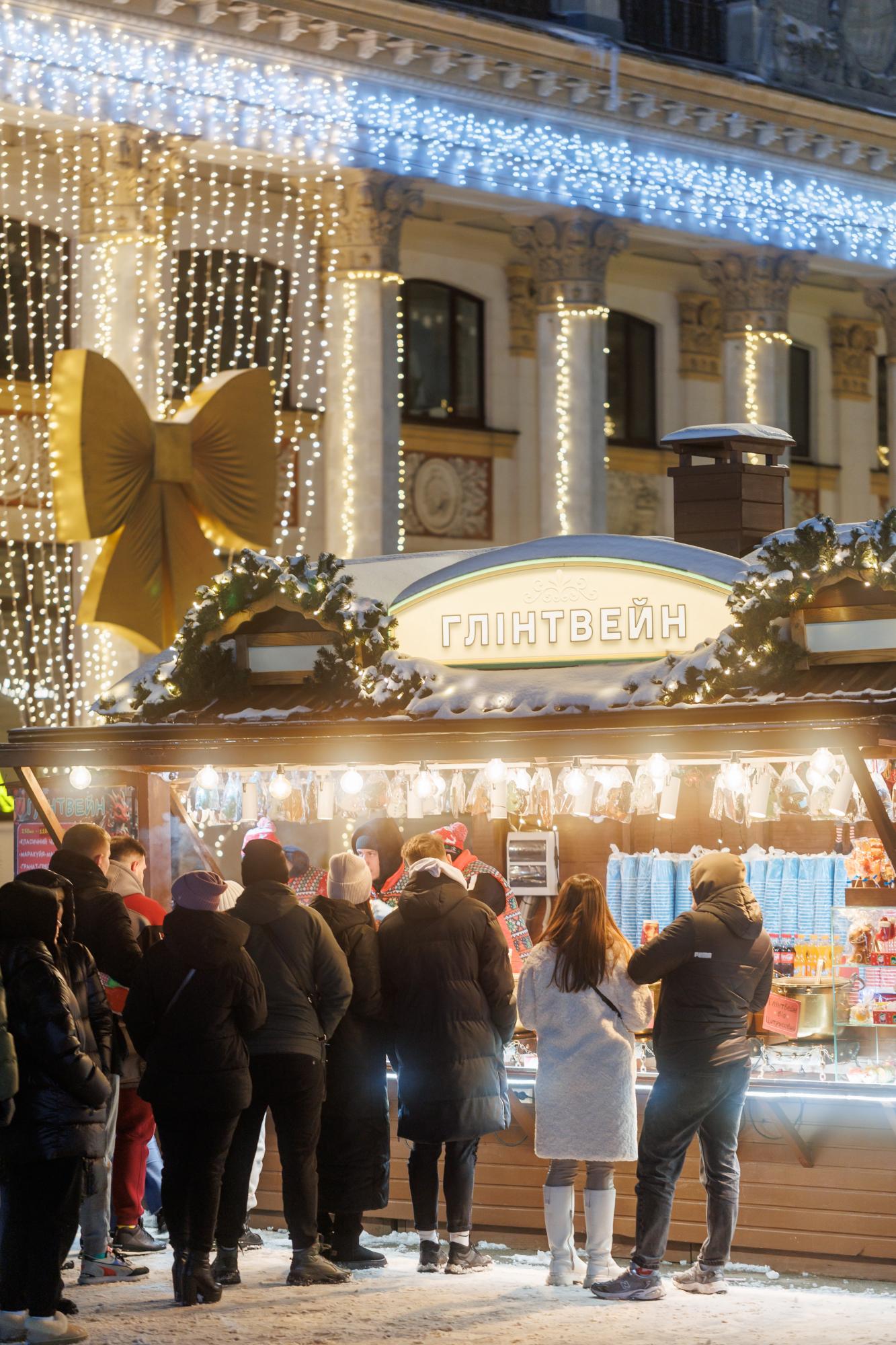 Ковзанка, ярмарок, резиденція Санти: найяскравіші локації на ВДНГ для всієї родини