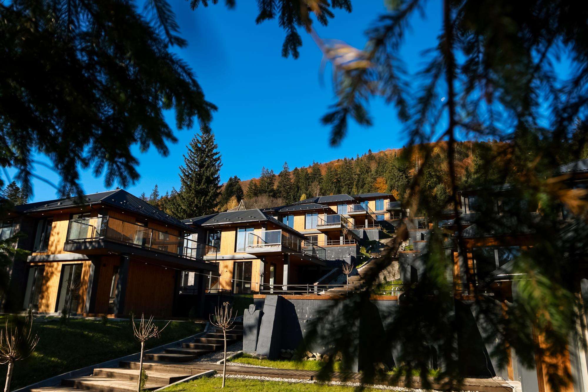 Краса гір та комфорт: де відпочити та що подивитися у Микуличині