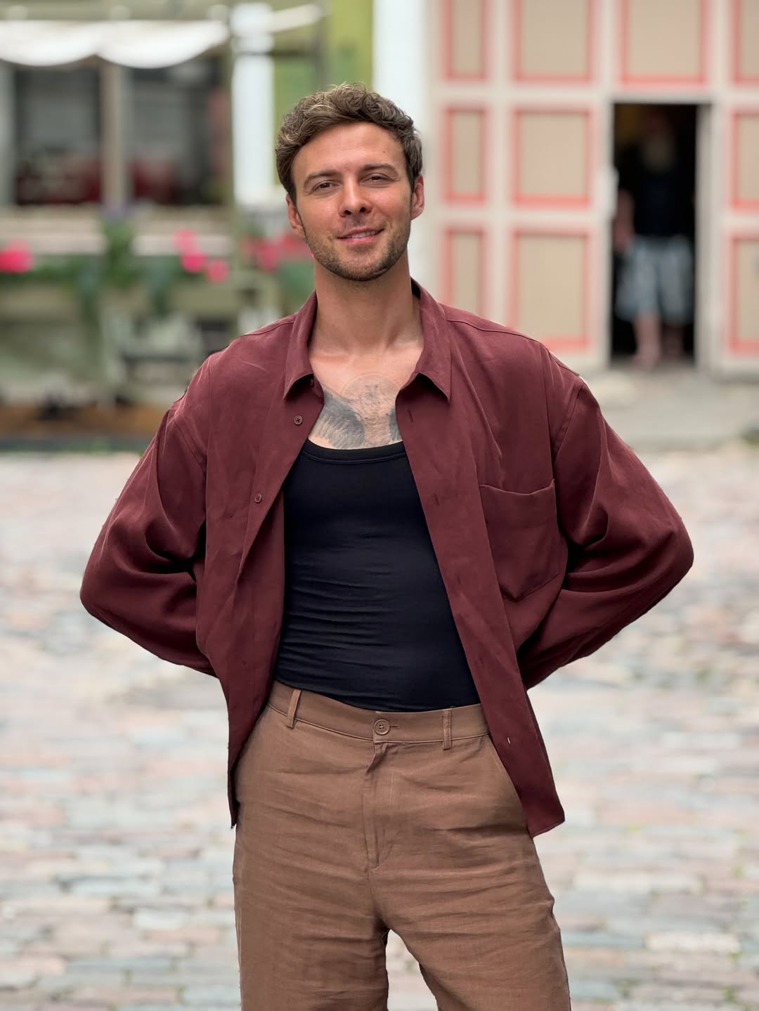 Макс Барських показав, як стильно носити найтрендовіший колір осені (фото)