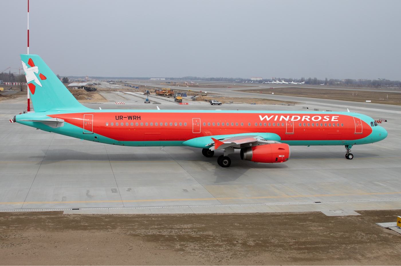 В режимі очікування. Що відбулося з українськими авіакомпаніями за понад рік війни