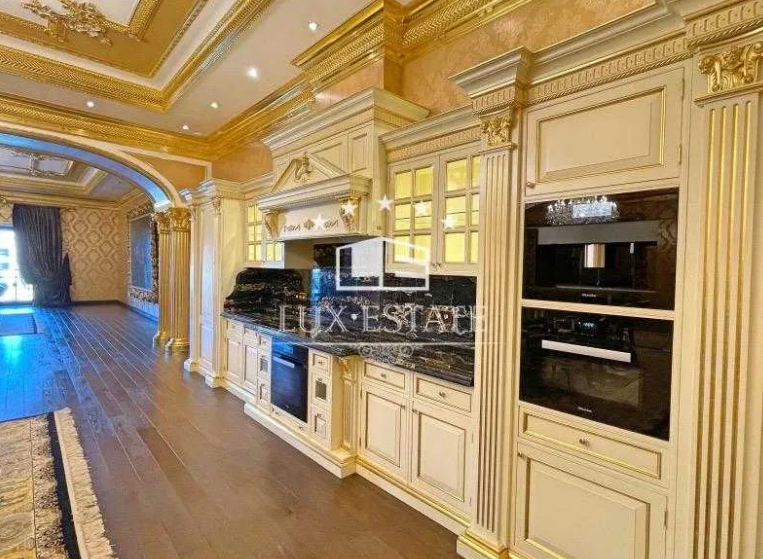 У Києві продають квартиру "для поціновувачів розкоші": сума шокує