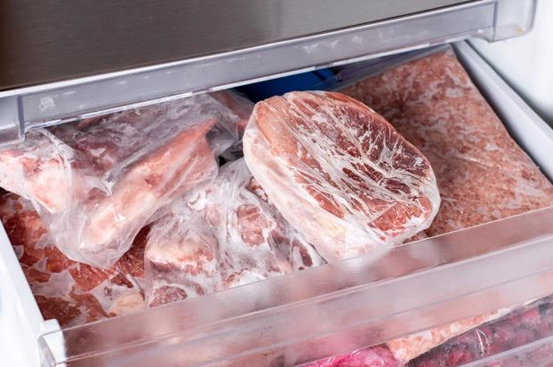 Як правильно і швидко розморозити м'ясо: дієві способи від експертів
