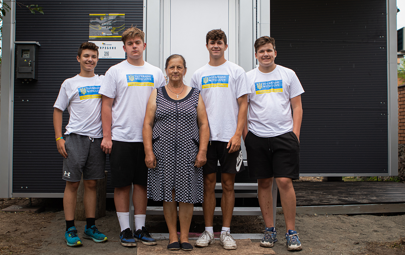 Складаються, як лего. Під Києвом створюють модульні будинки для зимівлі: унікальні фото