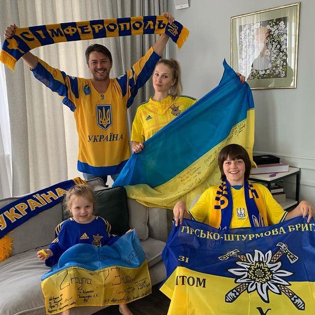 Сергей Притула умилил семейным патриотическим фото: "йой, які ви жовто-блакитні"